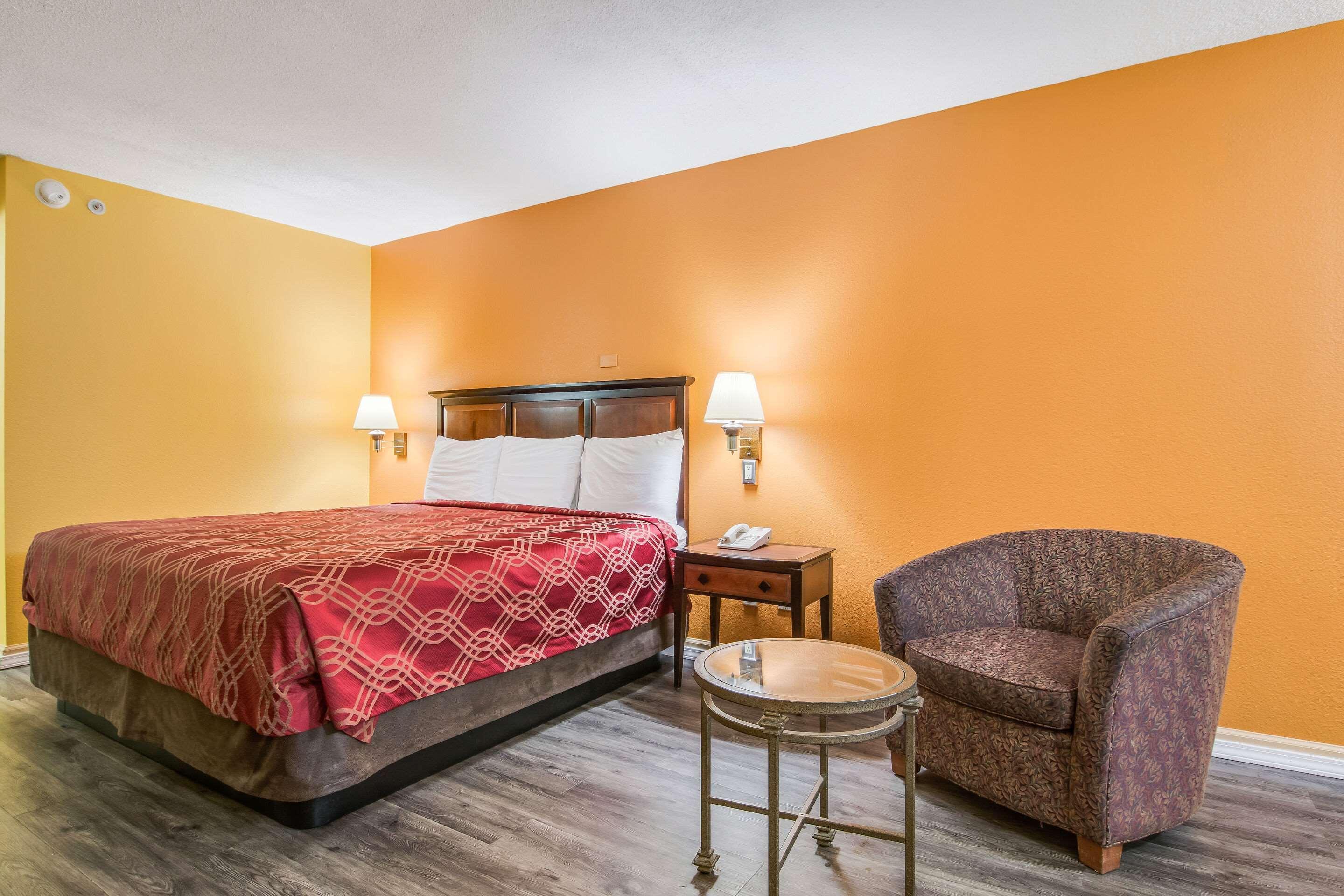 Econo Lodge At Six Flags Austell Exterior foto