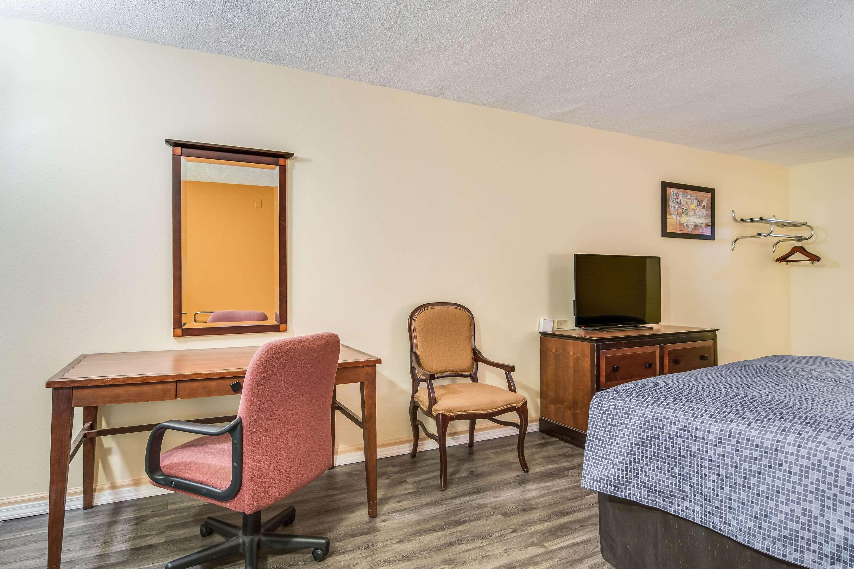Econo Lodge At Six Flags Austell Exterior foto