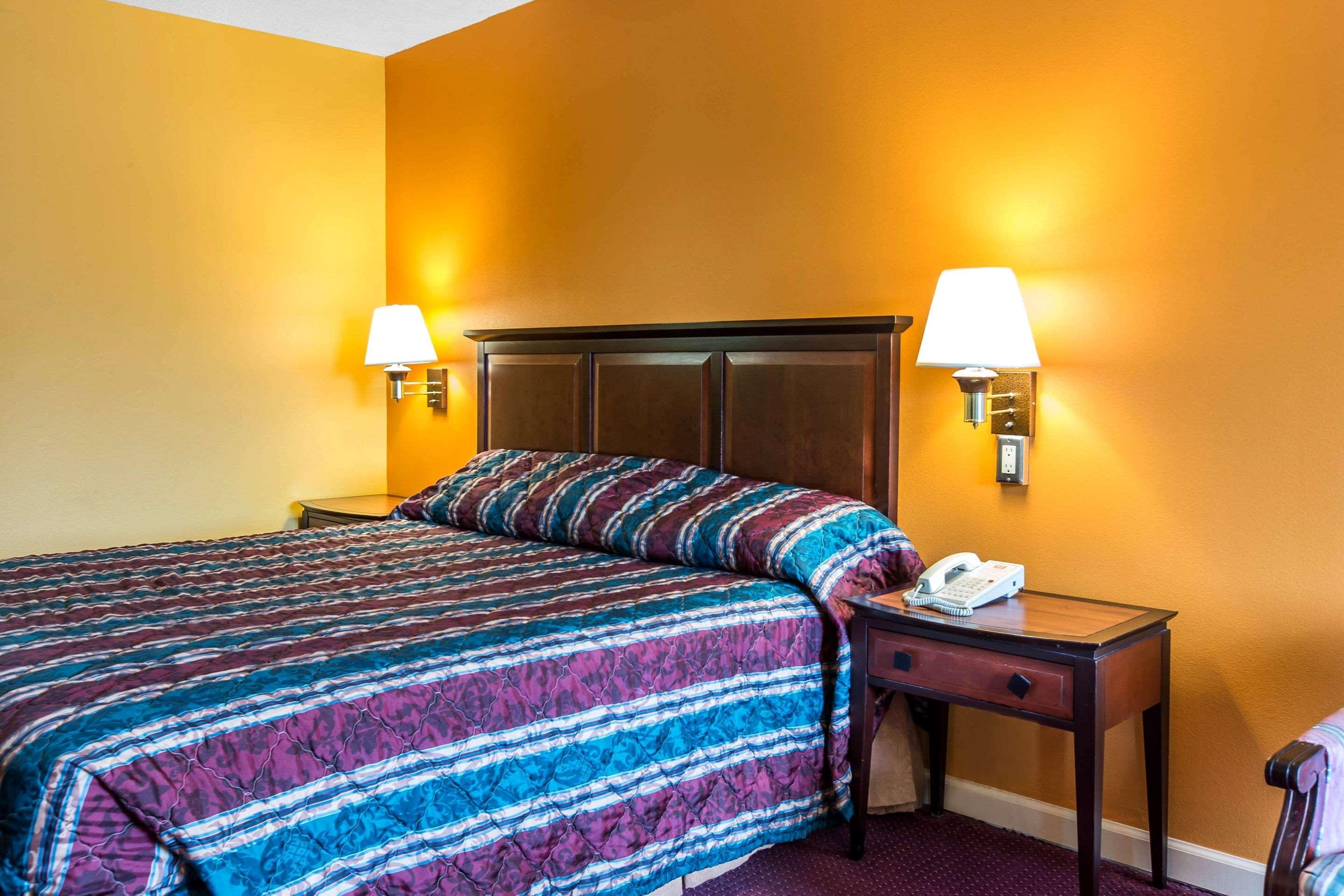 Econo Lodge At Six Flags Austell Exterior foto